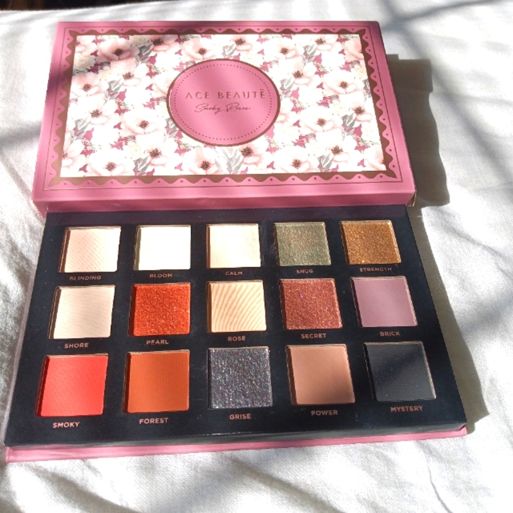 Ace Beaute Smokey Roses Shadow Pallette